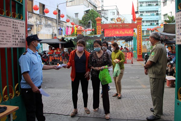 Các hội quán người Hoa đón khách đầu năm trong thận trọng, thực hiện quy định an toàn phòng dịch - Anh 3