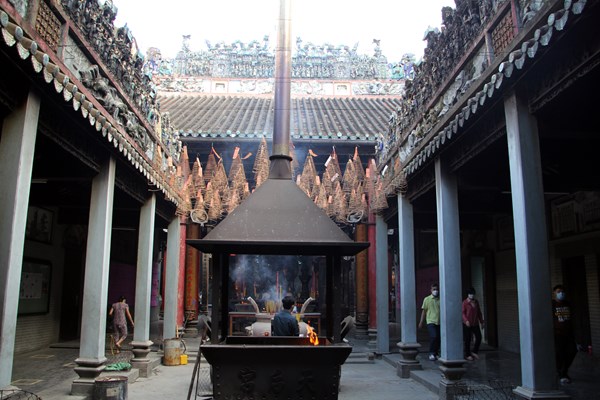 Các hội quán người Hoa đón khách đầu năm trong thận trọng, thực hiện quy định an toàn phòng dịch - Anh 5