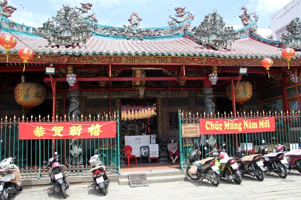 Các hội quán người Hoa đón khách đầu năm trong thận trọng, thực hiện quy định an toàn phòng dịch - Anh 6