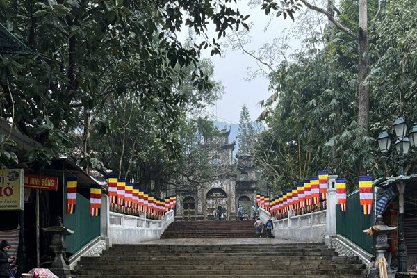 Khoảng lặng ở mùa lễ không có hội - Anh 1