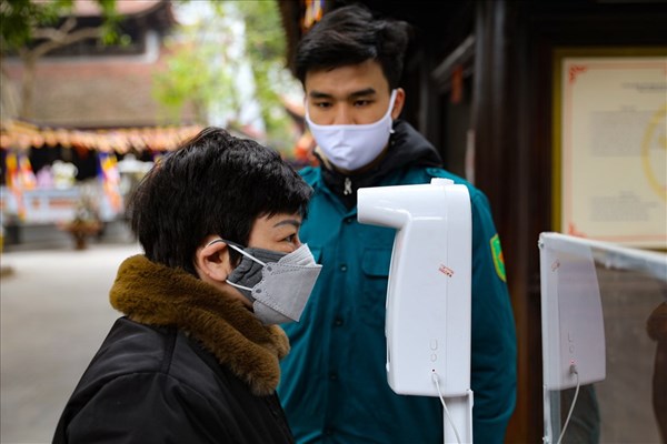 Khoảng lặng ở mùa lễ không có hội - Anh 2