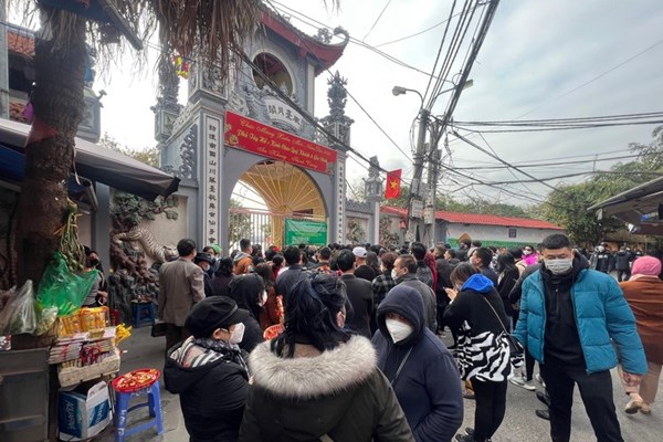 Khoảng lặng ở mùa lễ không có hội - Anh 3