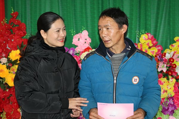 Những lá đơn xin thoát nghèo đầu tiên ở vùng cao Mèo Vạc: “Còn tư tưởng ỷ lại thì nghèo mãi” - Anh 1