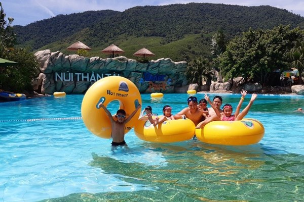 Khách du lịch đến Đà Nẵng tăng so với cùng kỳ - Anh 2