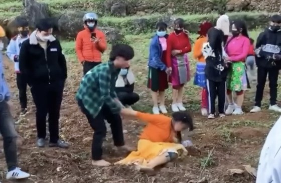 Xung quanh clip 