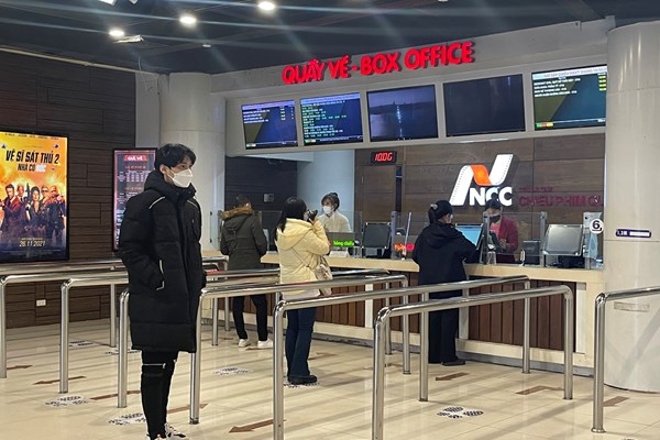 Khán giả Hà Nội quay trở lại rạp phim - Anh 1