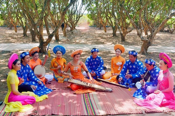 Đẩy mạnh triển khai Chiến lược Văn hóa đối ngoại của Việt Nam giai đoạn 2022-2026: Đờn ca tài tử - Cải lương “dấn thân” vào văn hóa nước bạn - Anh 1