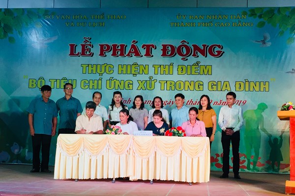 Bộ tiêu chí ứng xử trong gia đình: Cơ sở xây dựng gia đình hạnh phúc - Anh 2