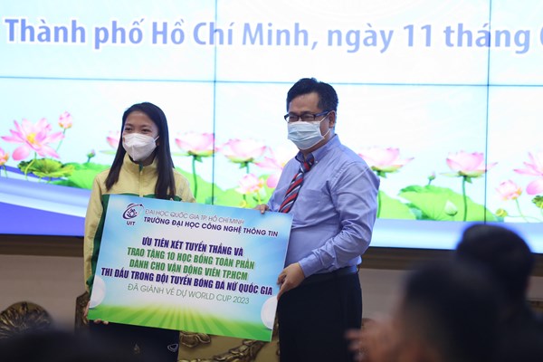 Ngày về Thành phố mang tên Bác đầy ấm áp của các nữ tuyển thủ Việt Nam - Anh 7