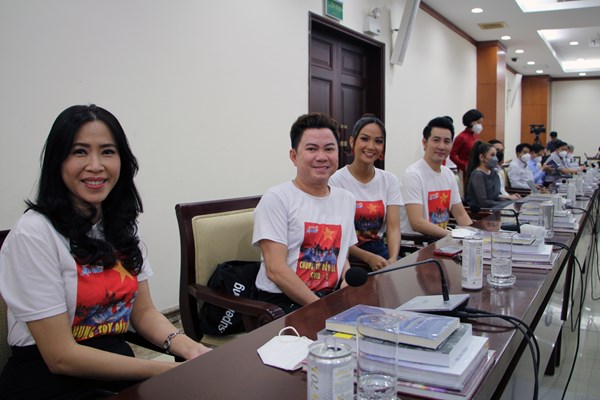 Lãnh đạo TP.HCM gặp mặt tri ân văn nghệ sĩ - Anh 5