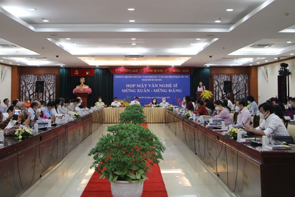 Lãnh đạo TP.HCM gặp mặt tri ân văn nghệ sĩ - Anh 1