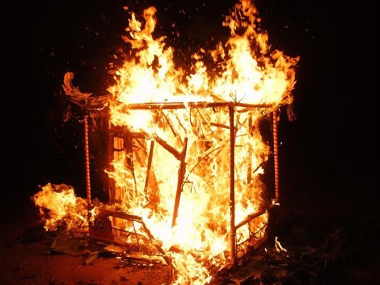 Đừng để tiền thật hóa tàn tro! - Anh 1