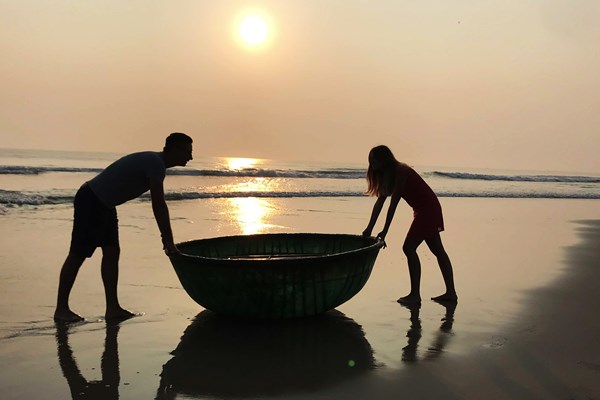 Valentine, tìm về Bình Minh để hôn với bình minh - Anh 1