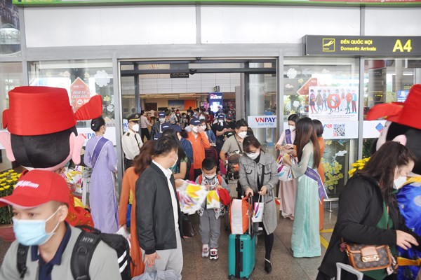 Nỗ lực đưa khách trở lại - Anh 1