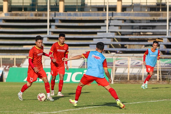 Tuyển U23 Việt Nam luyện tập dứt điểm - Anh 1