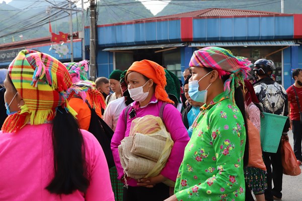 Phụ nữ vùng cao biên giới nêu cao tinh thần “5K” phòng, chống Covid-19 - Anh 10
