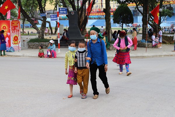 Phụ nữ vùng cao biên giới nêu cao tinh thần “5K” phòng, chống Covid-19 - Anh 11