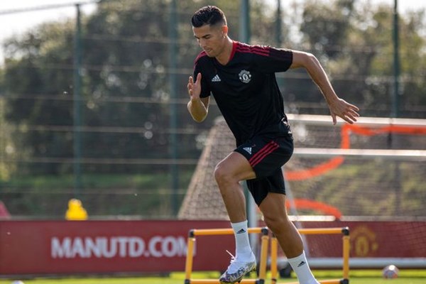 Ronaldo chăm chỉ tập luyện để chấm dứt “cơn hạn” bàn thắng - Anh 1