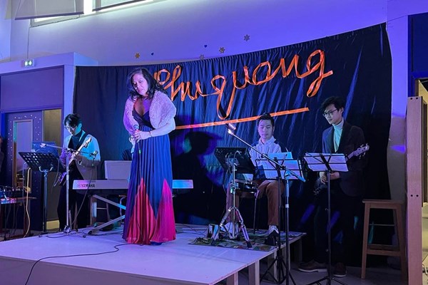 “Nỗi nhớ mùa đông” của nhạc sĩ Phú Quang vang lên ở Paris - Anh 3