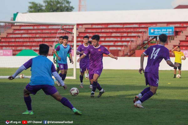 HLV tuyển U23 Việt Nam thận trọng trước U23 Singapore - Anh 1