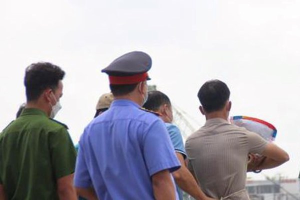 Quảng Nam: Tạm giữ hình sự đối tượng ném con gái 5 tuổi xuống sông - Anh 2