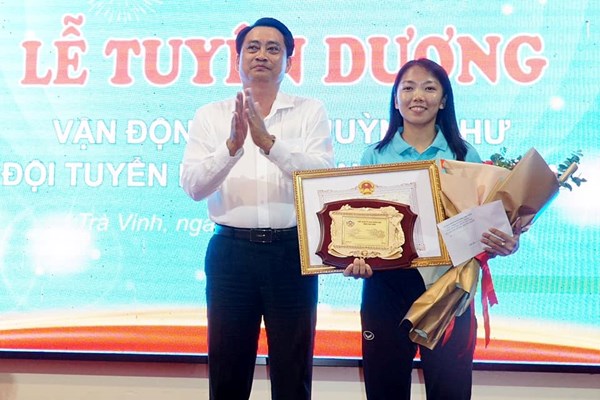 Huỳnh Như được vinh danh ở quê nhà - Anh 1