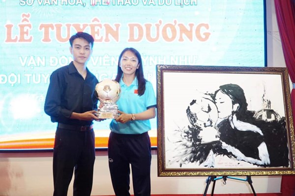 Huỳnh Như được vinh danh ở quê nhà - Anh 3