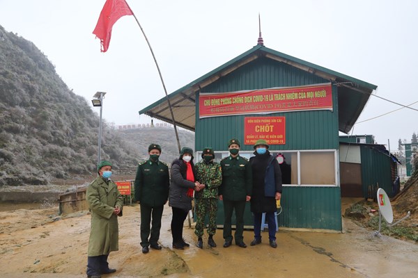 Bộ đội biên phòng Mèo Vạc chống dịch Covid-19 dưới thời tiết băng giá - Anh 1