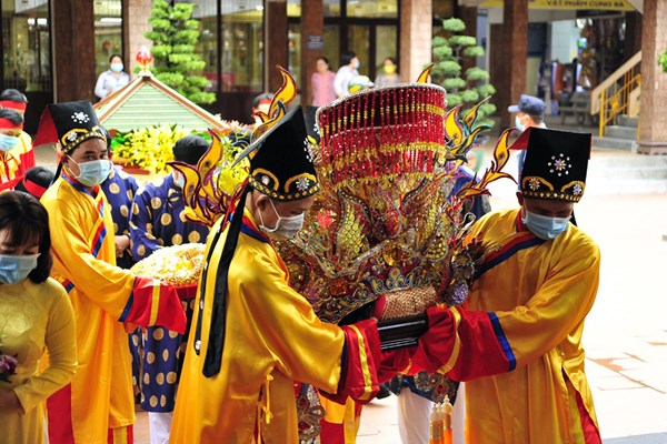 Lễ hội Vía Bà Chúa Xứ núi Sam: Không gian “thiêng” đối diện với nhiều thách thức - Anh 1