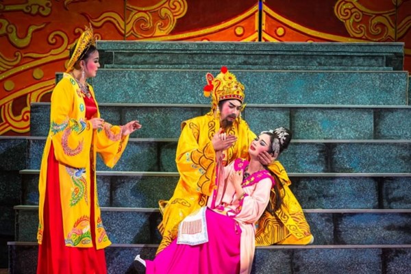 Vẫn mong chờ “bom tấn”! - Anh 2