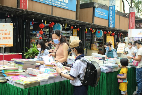 Hội sách xuyên Việt tại TP.HCM: Góp phần hồi sinh đời sống tinh thần sau đại dịch - Anh 1