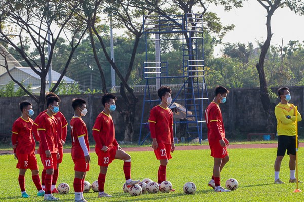 Thêm 7 ca nghi nhiễm Covid-19, U23 Việt Nam tiếp tục chờ “viện binh” - Anh 1