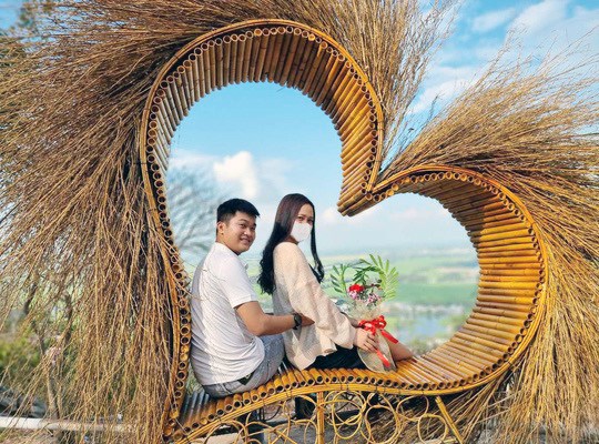 Cáp treo Núi Sam chính thức vận hành: “Cú hích” cho du lịch An Giang bứt phá - Anh 10