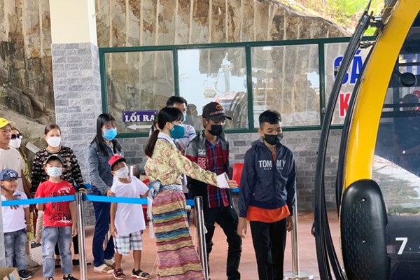 Cáp treo Núi Sam chính thức vận hành: “Cú hích” cho du lịch An Giang bứt phá - Anh 17