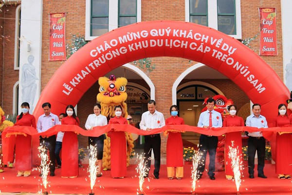 Cáp treo Núi Sam chính thức vận hành: “Cú hích” cho du lịch An Giang bứt phá - Anh 1