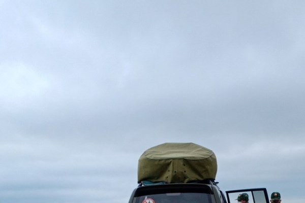 Vụ cano chở khách bị lật ngoài biển Cửa Đại: Cứu được 22 người, 17 người tử vong và mất tích - Anh 3