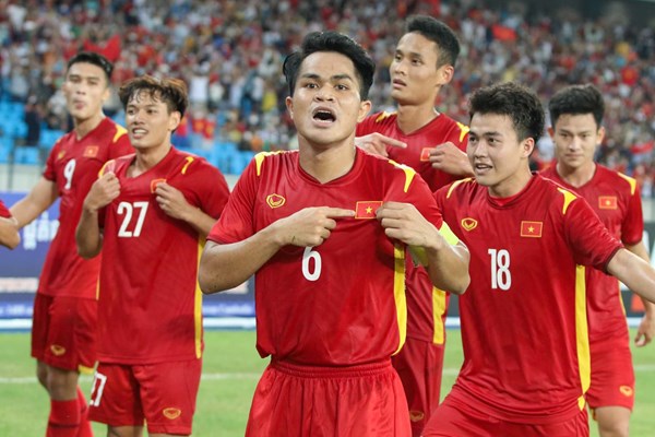HLV Đinh Thế Nam: Chiến thắng này quá ý nghĩa và đem lại cảm xúc vô cùng lớn lao - Anh 2
