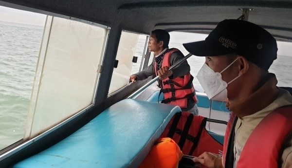 Vụ chìm ca nô ở Cửa Đại: Nỗ lực tìm kiếm 2 nạn nhân còn mất tích - Anh 3