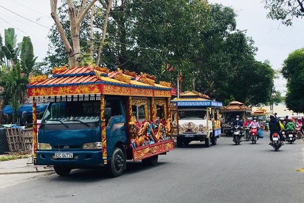 Vụ chìm ca nô ở Cửa Đại: Nỗ lực tìm kiếm 2 nạn nhân còn mất tích - Anh 2