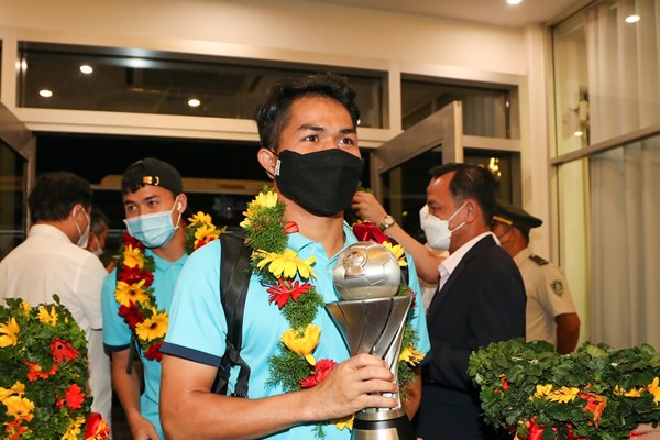Tuyển U23 Việt Nam về nước, nhận thưởng lớn từ VFF - Anh 1