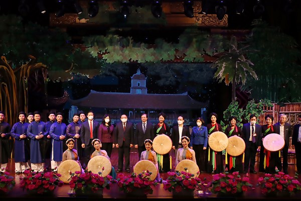 Bộ VHTTDL khảo sát thực tế về công tác bảo tồn, phát huy giá trị di sản văn hóa tại Bắc Ninh: Tiếp cận trực tiếp từ cơ sở để chuyển đổi cách làm, đổi mới tư duy - Anh 5