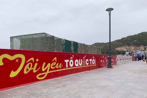 Trang trí kè bờ biển đẹp hơn để hút khách du lịch - Anh 1