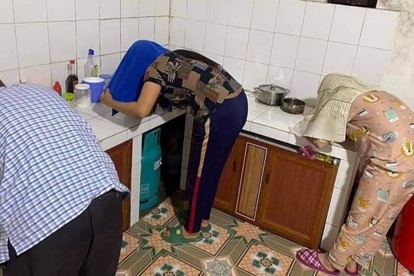 Lợi bất cập hại với những sản phẩm, phương pháp tự chữa Covid-19 - Anh 2