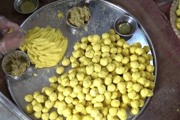 Bánh nghệ Thái Bình - Anh 2