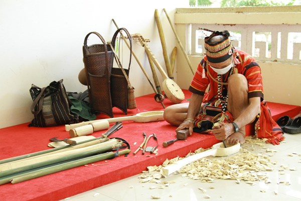 Cần có chính sách hỗ trợ thỏa đáng cho các Nghệ nhân Ưu tú - Anh 2