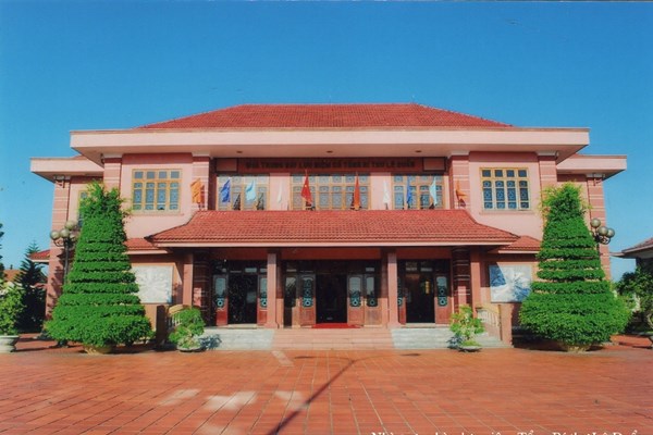 Nhiều hoạt động kỷ niệm 115 năm ngày sinh Tổng Bí thư Lê Duẩn - Anh 1