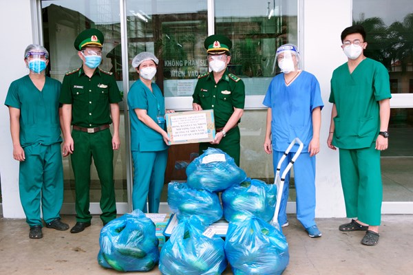 Người đảng viên với nhóm từ thiện xả thân hỗ trợ người dân (Bài 4): Đảng viên nêu gương thì thu phục được quần chúng - Anh 1