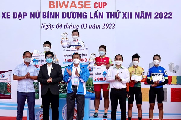Khởi tranh Giải xe đạp nữ Bình Dương 2022 - Anh 2