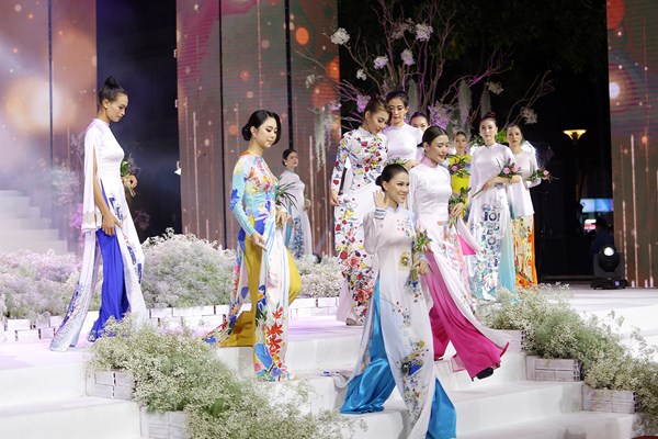 Quảng bá tiềm năng văn hóa và du lịch qua tà áo dài - Anh 3