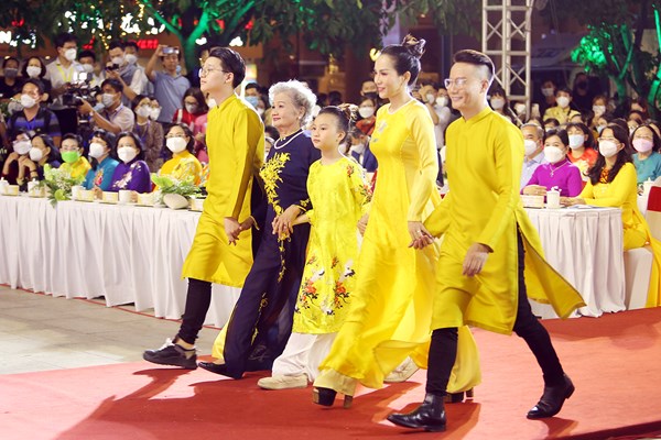 Quảng bá tiềm năng văn hóa và du lịch qua tà áo dài - Anh 6